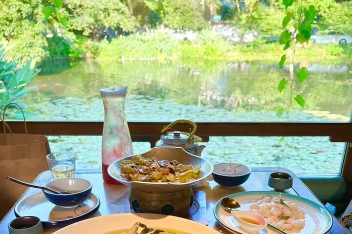 Hangzhou West Lake & Longjing Tea: Private Day Tour Through Tea Fields and Pagodas photo 5
