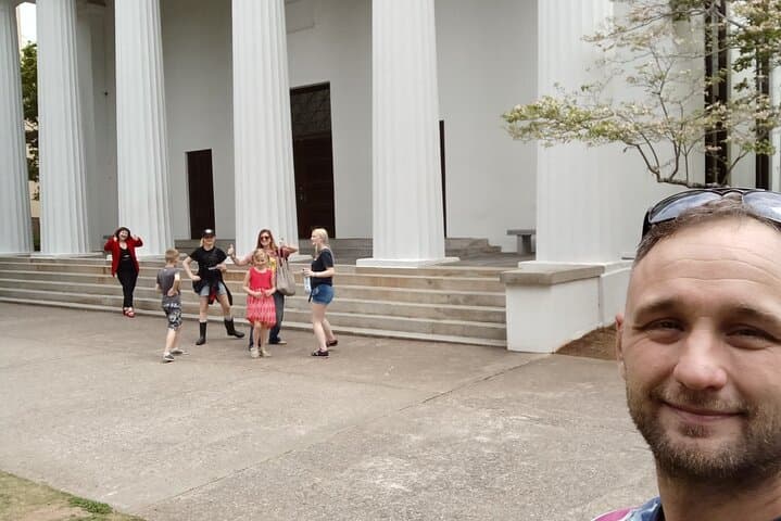 Athens Scavenger Hunt: 2-Hour Interactive Walking Tour of UGA & Downtown
