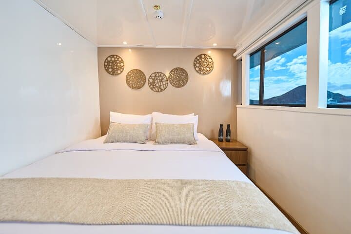 5-Day Galapagos Cruise East Itinerary Aboard the Monserrat Yacht photo 2