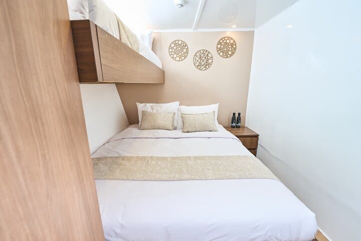 5-Day Galapagos Cruise East Itinerary Aboard the Monserrat Yacht photo 6