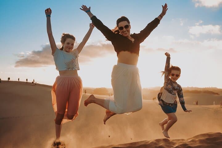 Maspalomas Dunes Photoshoot: 90-Minute Session with Local Female Photographer photo 1