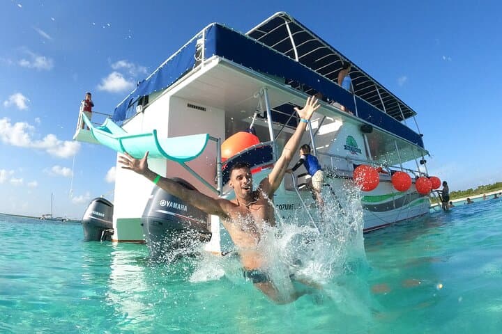 Cozumel Catamaran Snorkel: Palancar, Columbia & El Cielo with Onboard Slide