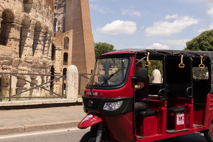 90-Minute E-Tuk Express: Rome's Iconic Sights from Spanish Steps to Colosseum