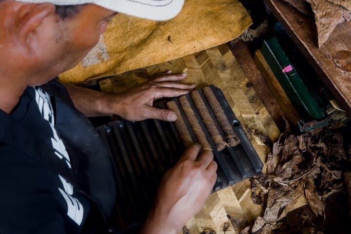 Custom Cigar Rolling Experience in Little Havana, Miami: Create Your Own Blend photo 6