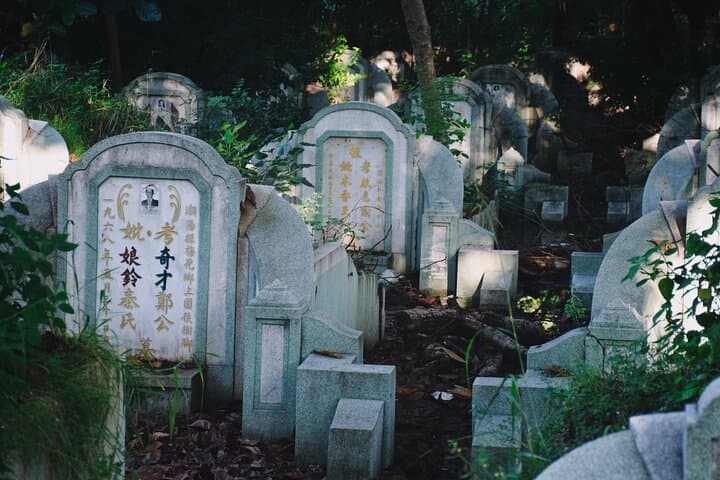 Bangkok Haunted Night Tour: Siriraj Museum, Wat Don Cemetery & Ghost Noodle House photo 6