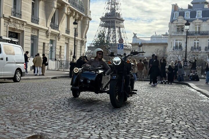Paris Sidecar Filmmaker Shoot: Capture Your Moment by the Eiffel Tower photo 3