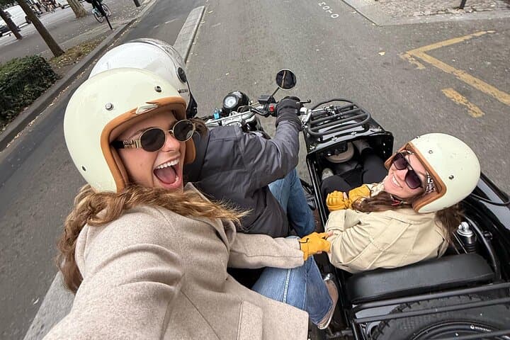 Paris Sidecar Filmmaker Shoot: Capture Your Moment by the Eiffel Tower photo 5