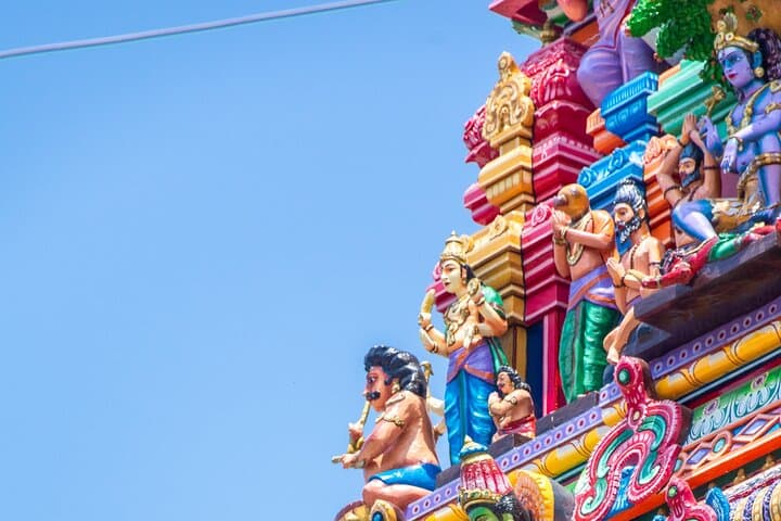 Colombo Airport Layover City Tour — Temples, Seafront & Colonial Streets in 4 Hours