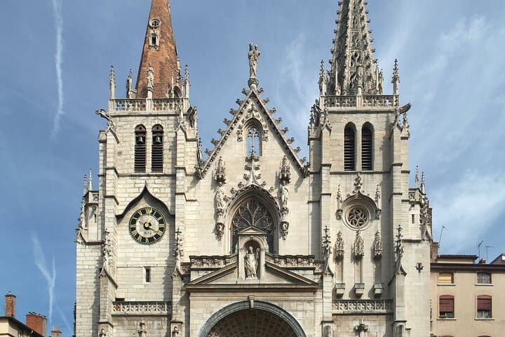 Private Lyon: Exclusive 2-Hour Walking Tour of Old Lyon, Fourvière & Saône photo 3