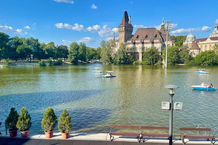 Budapest Scavenger Hunt Along the Danube: Interactive Walking Tour photo 2