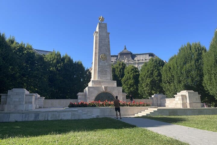 Budapest Scavenger Hunt Along the Danube: Interactive Walking Tour photo 3