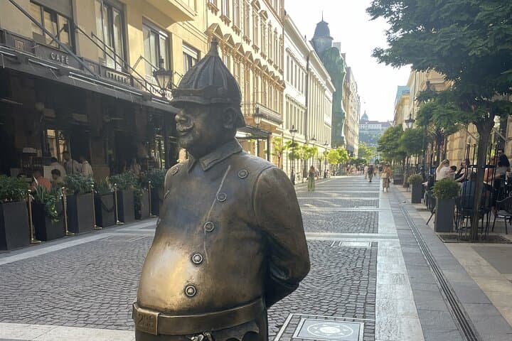Budapest Scavenger Hunt Along the Danube: Interactive Walking Tour photo 4