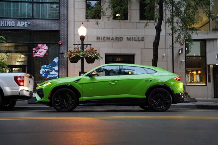 Drive Chicago in an Exotic Car: Private 10-Mile City Tour