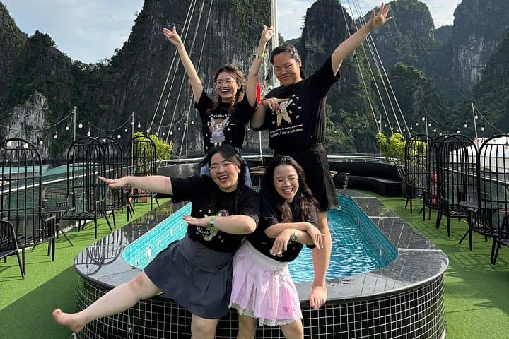 Ha Long Bay Luxury Cruise: Lunch, Cave Exploration & Kayaking on Dragon Cruise photo 2