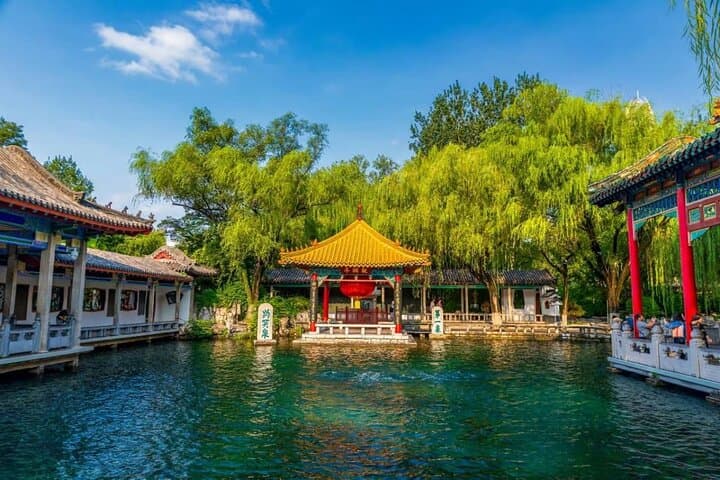 Jinan One-Day Private Tour: Baotu Spring, Daming Lake & Qianfo Mountain photo 2