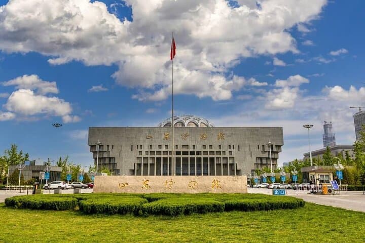 Jinan One-Day Private Tour: Baotu Spring, Daming Lake & Qianfo Mountain photo 3