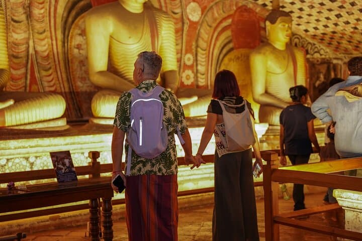 3-Day Cultural Triangle & Kandy Tour: Sigiriya, Polonnaruwa, Minneriya Safari