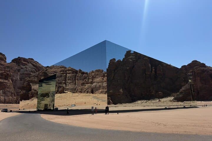 AlUla Highlights: Hegra, Elephant Rock, Old Town & Harrat View