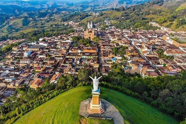 Jericó Day Trip: Colonial Streets, Rail Workshops & Private Barbecue at Finca Bonnavista