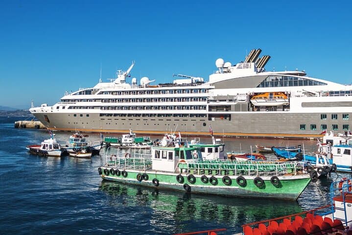 Valparaíso Cruise Port Transfer via Viña del Mar and Casablanca Vineyard — Day Tour from Santiago