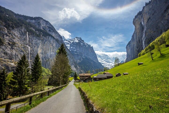 Cable Car to Mürren: Winter Views of the Jungfrau Region
