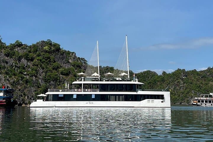 Luxury Day Cruise to Halong & Lan Ha Bay: Jade Sails Full-Day from Hanoi