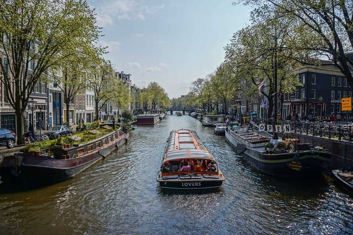 Amsterdam Canal Cruise with Audio Guide — 1-Hour Scenic Canal Tour photo 4