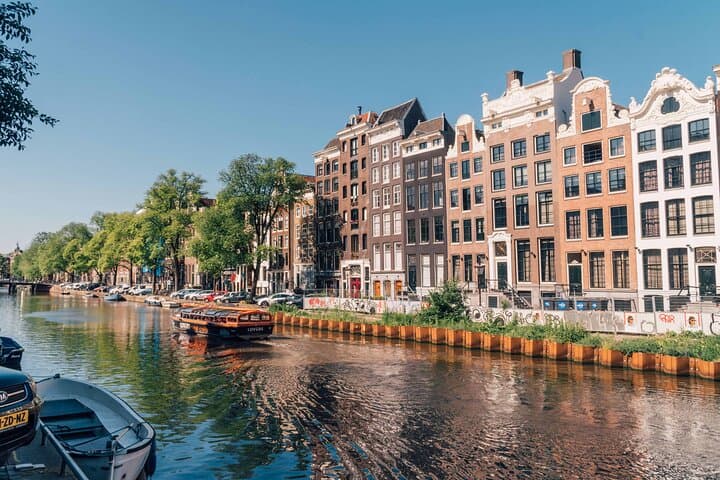 Amsterdam Canal Cruise with Audio Guide — 1-Hour Scenic Canal Tour photo 3