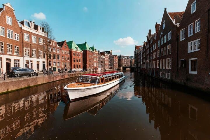 Amsterdam Canal Cruise with Audio Guide — 1-Hour Scenic Canal Tour photo 1