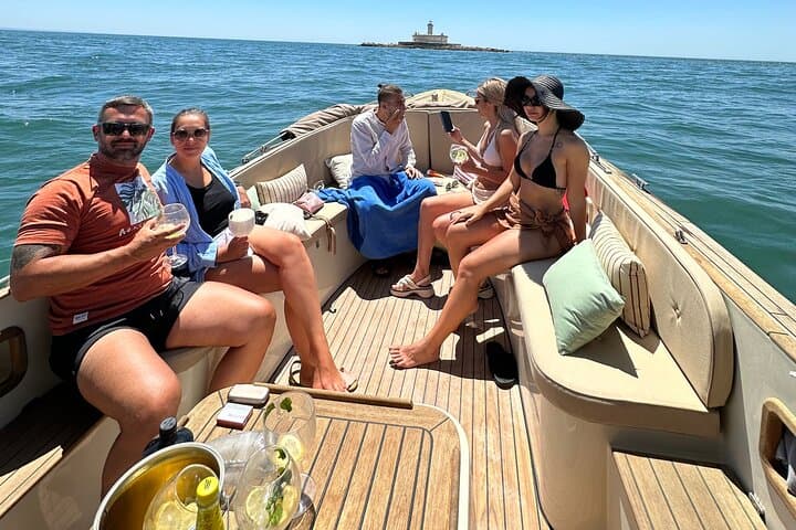 Lisbon Comfortable Cruise: Pastel de Nata, Open Bar & Tagus Sights