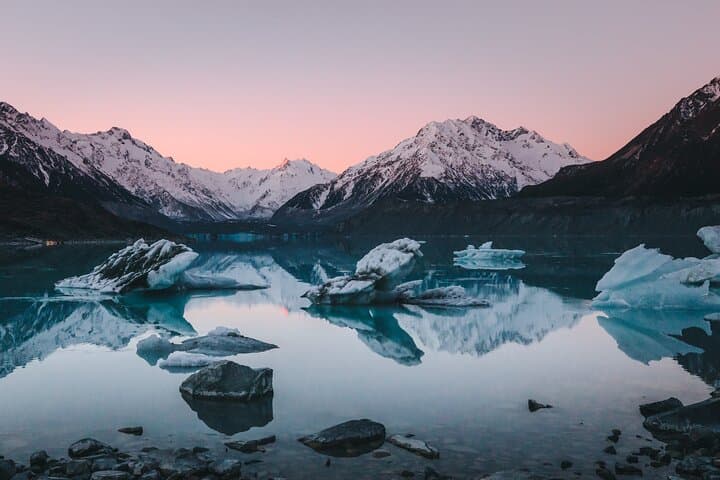 Private Mt Cook Photo Tour from Queenstown — Lake Pukaki & Hooker Valley photo 2