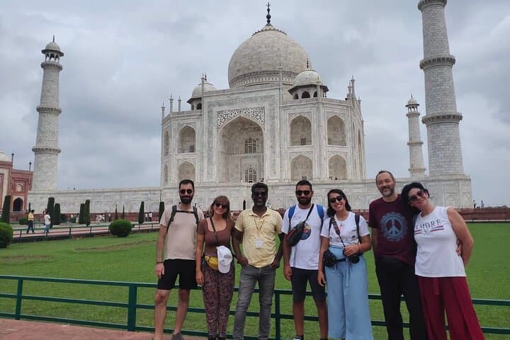 Same-Day Agra Tour from Delhi: Taj Mahal, Agra Fort & Baby Taj by Car photo 5