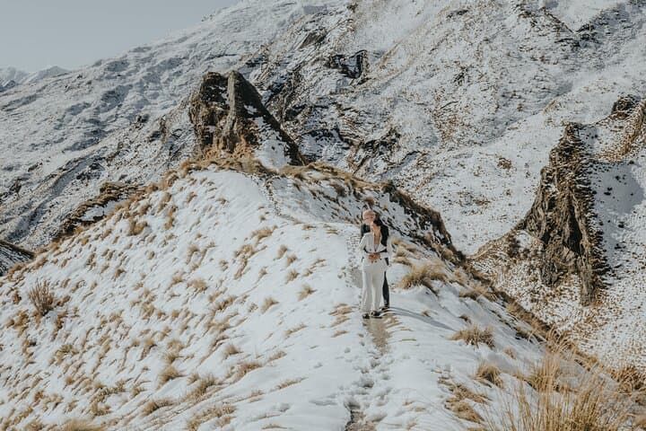 Private Couples Photo Shoot in Queenstown — Golden-Hour Portraits by Lake Wakatipu photo 5