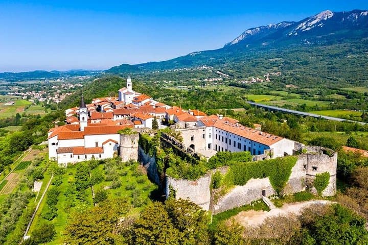 Postojna Caves and Predjama Castle: Private Day Tour from Ljubljana photo 3