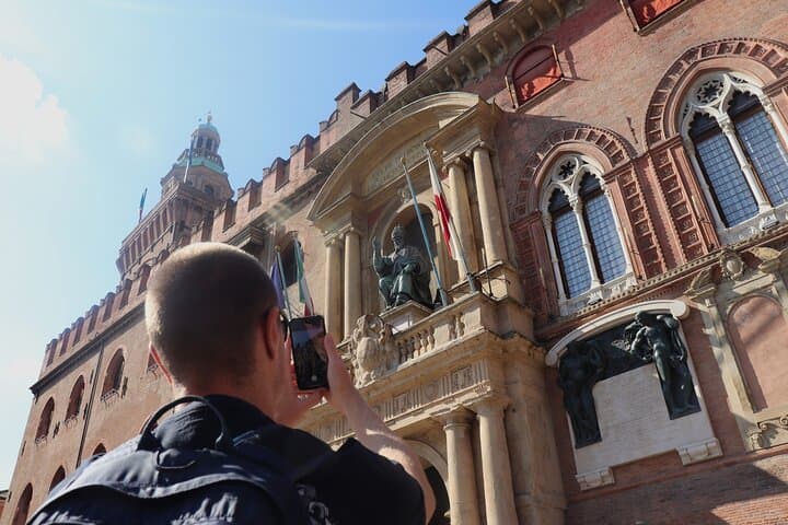 Secrets of Bologna: Self-Guided City Exploration Game in Piazza Maggiore