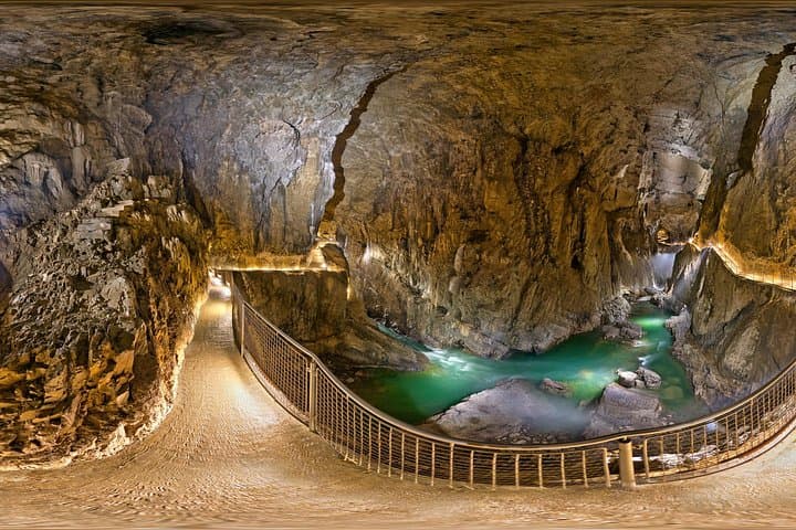 Postojna Caves and Predjama Castle: Private Day Tour from Ljubljana