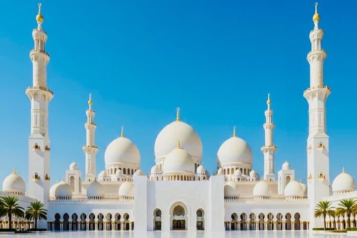 Abu Dhabi Stopover City Tour: Grand Mosque, Louvre & Corniche in a Short Layover photo 3