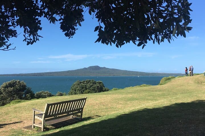 Devonport Volcanoes Afternoon Tour: Walk North Head, Lake Pupuke & Takapuna’s Lava Coast