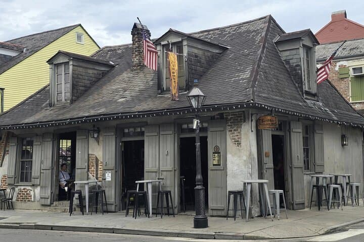 Last Fling in NOLA: French Quarter Pub Crawl and Scandalous History Tour photo 6