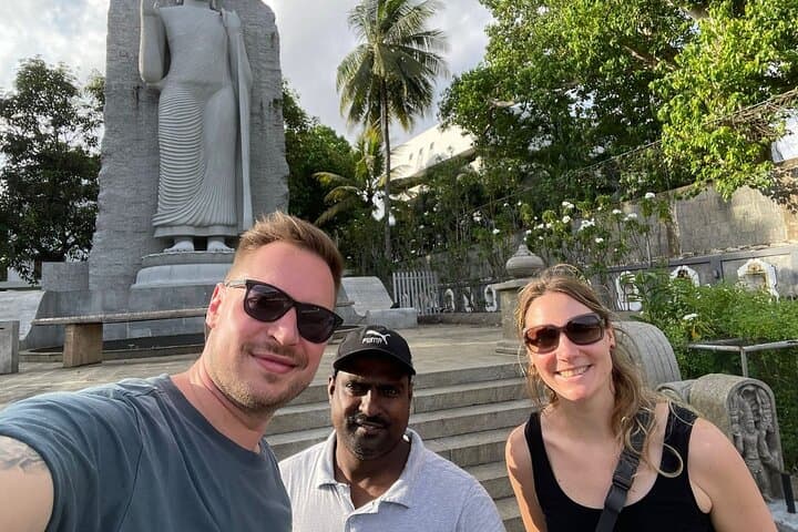Colombo Tuk Tuk Tour: Private 3–4 Hour City Ride with Local Guide photo 1