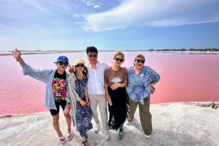Pink Lagoons and Crocodiles: Guided Tour to Las Coloradas & Río Lagartos