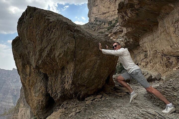 Balcony Walk to Jebel Shams: Full-Day Guided Hike from Muscat photo 5