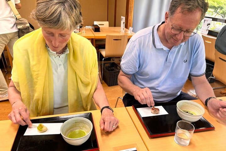 Tokyo Gardens E-Bike Tour with Pro Gardener — Half-Day Tailored Ride photo 6
