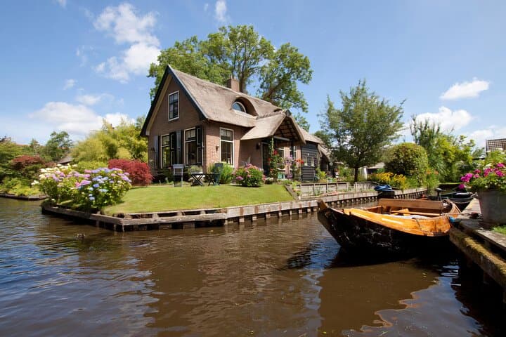 Private Day Trip from Rotterdam: Delft, Kinderdijk & Giethoorn Highlights photo 2