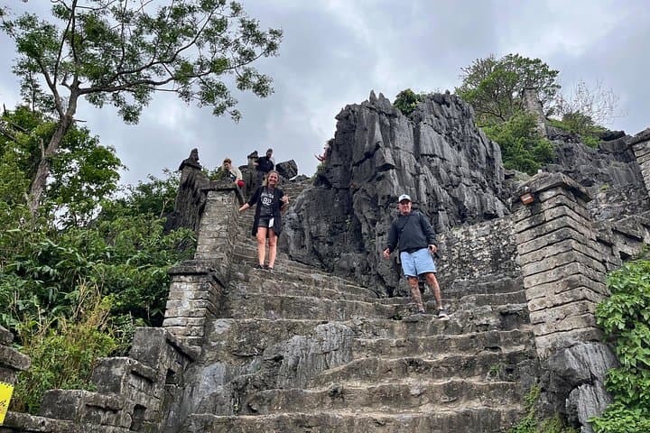 Private Ninh Binh Day Tour: Mua Cave, Hoa Lu, Trang An & Tam Coc Cycling photo 2