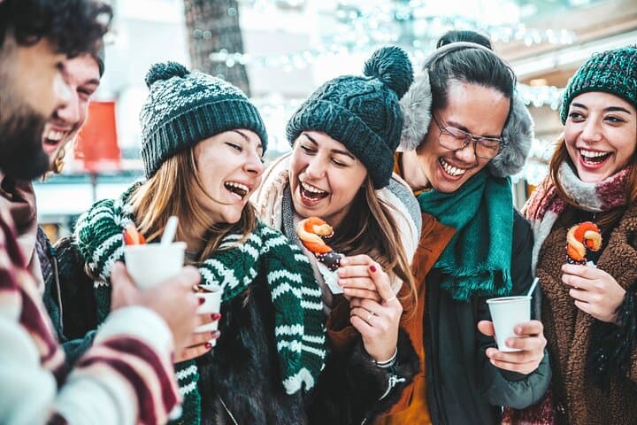 Hallstatt Christmas Walking Tour: Mulled Wine, Krapfen & Lakeside Churches
