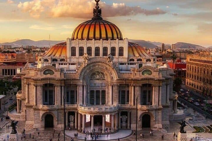 Dia de Muertos Downtown: Ghosts, Altars, and Secrets of Mexico City
