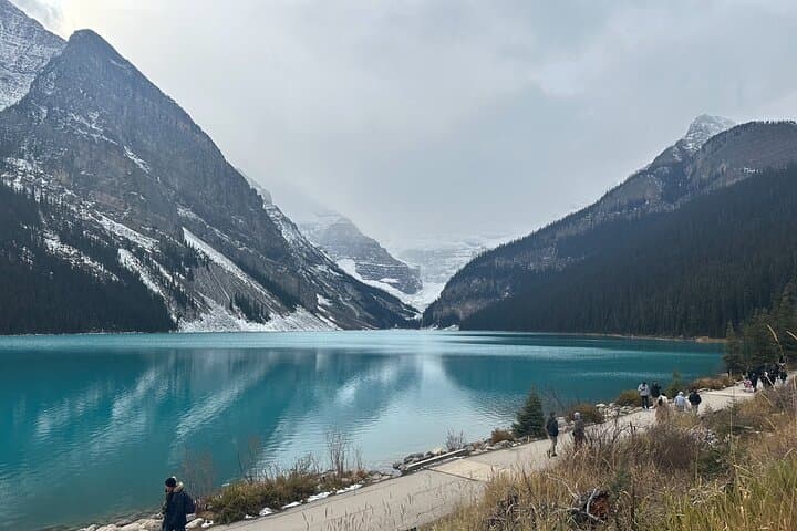 One-Day Rockies Loop: Lake Louise, Peyto & Minnewanka from Calgary photo 2