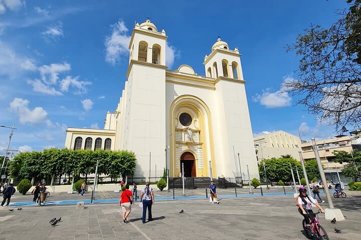 San Salvador Historic Center Walking Tour — Parque Cuscatlán to Cathedral photo 2