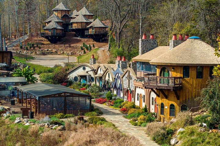 Ancient Lore Village Scenic Tour: Smoky Mountain Fantasy with Lunch and Views